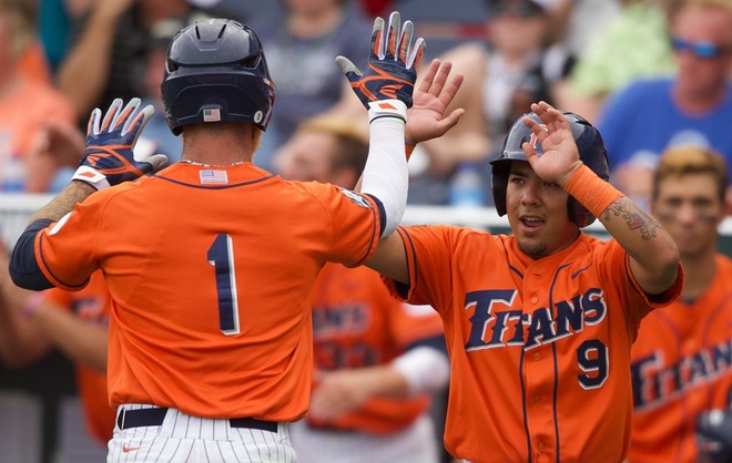 Titans Fall in College World Series Opener, 6-5