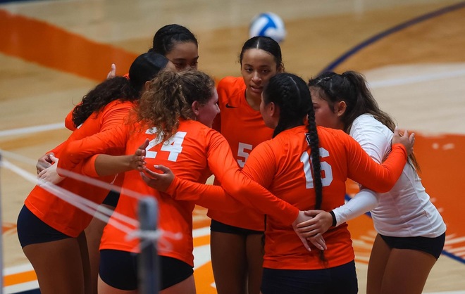 Women's Volleyball Swept at UC San Diego
