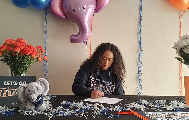 Women's Golf Announces the NLI Signing of Kayla Sam