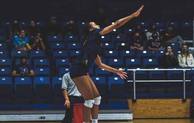 Women's Volleyball Drops Road Contest to UC San Diego