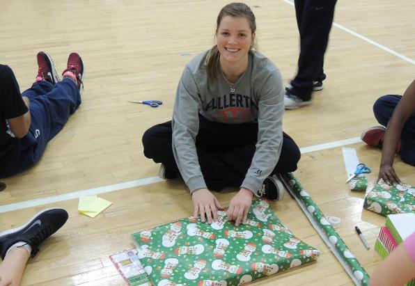 Women's Basketball Gives Back to The Community