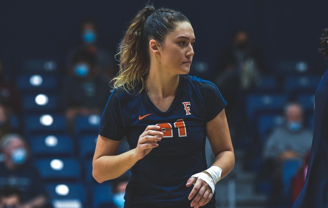 Women's Volleyball Loses to UCSB at Titan Gym